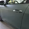 Audi e-tron — детайл от матовата предна врата и дръжката