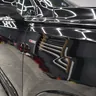 Audi Q7 — детайл от страничното огледало, предния калник и вратата