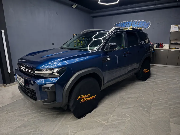 Dacia Bigster — общ изглед отпред и отстрани в студиото на PaintKillers