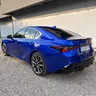 Син Lexus — изглед отзад и отстрани на открито