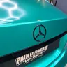 Mercedes-Benz CLS — близък изглед на емблемата и сатенения капак на багажника