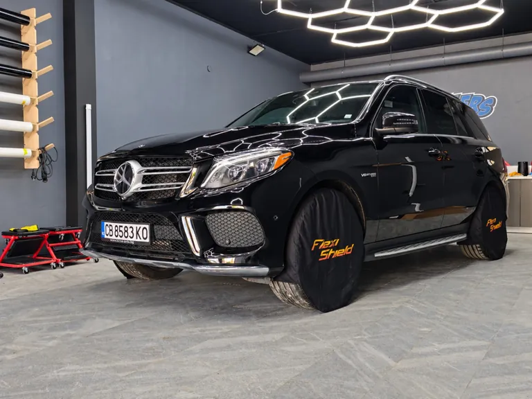 Mercedes-Benz GLE — общ изглед отпред и отстрани