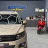 Volkswagen Tiguan — част от предницата и челното стъкло в студиото на PaintKillers